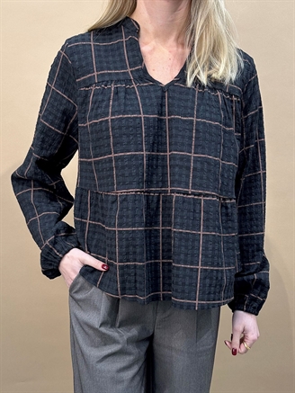 A Moi Berlin L/S blouse Black w. sand squared lines